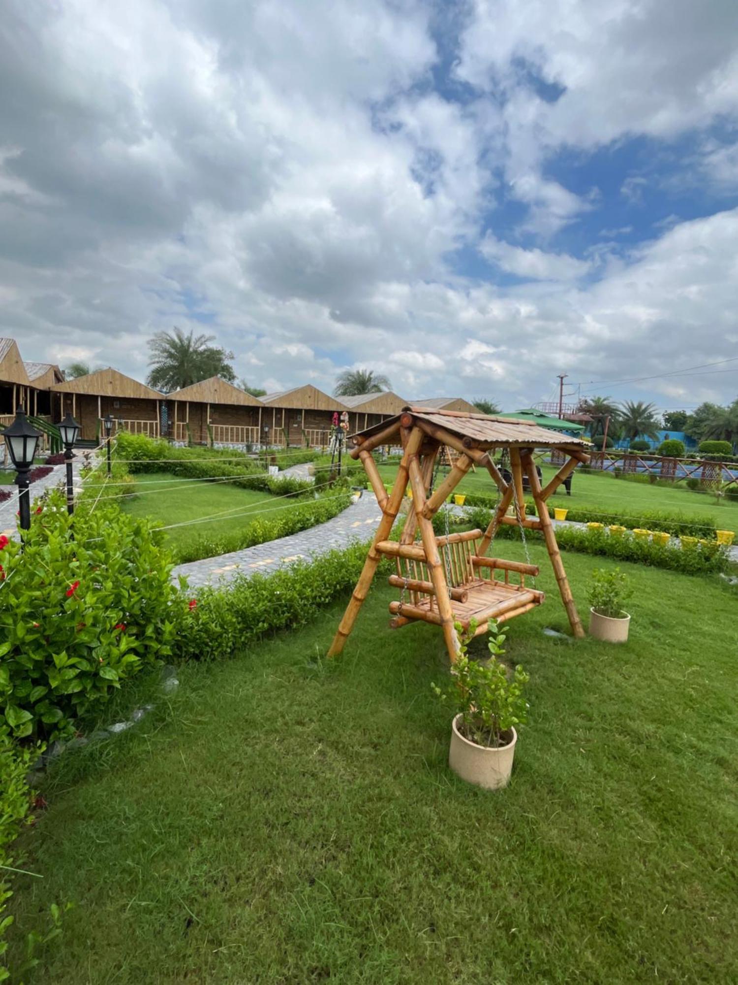 Gopika Resort Vrindāvan Εξωτερικό φωτογραφία